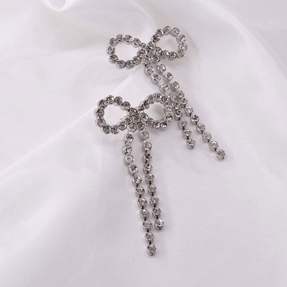 NWT Bow Knot Dangle Crystal Rhinestone Earrings - Picture 2 of 3